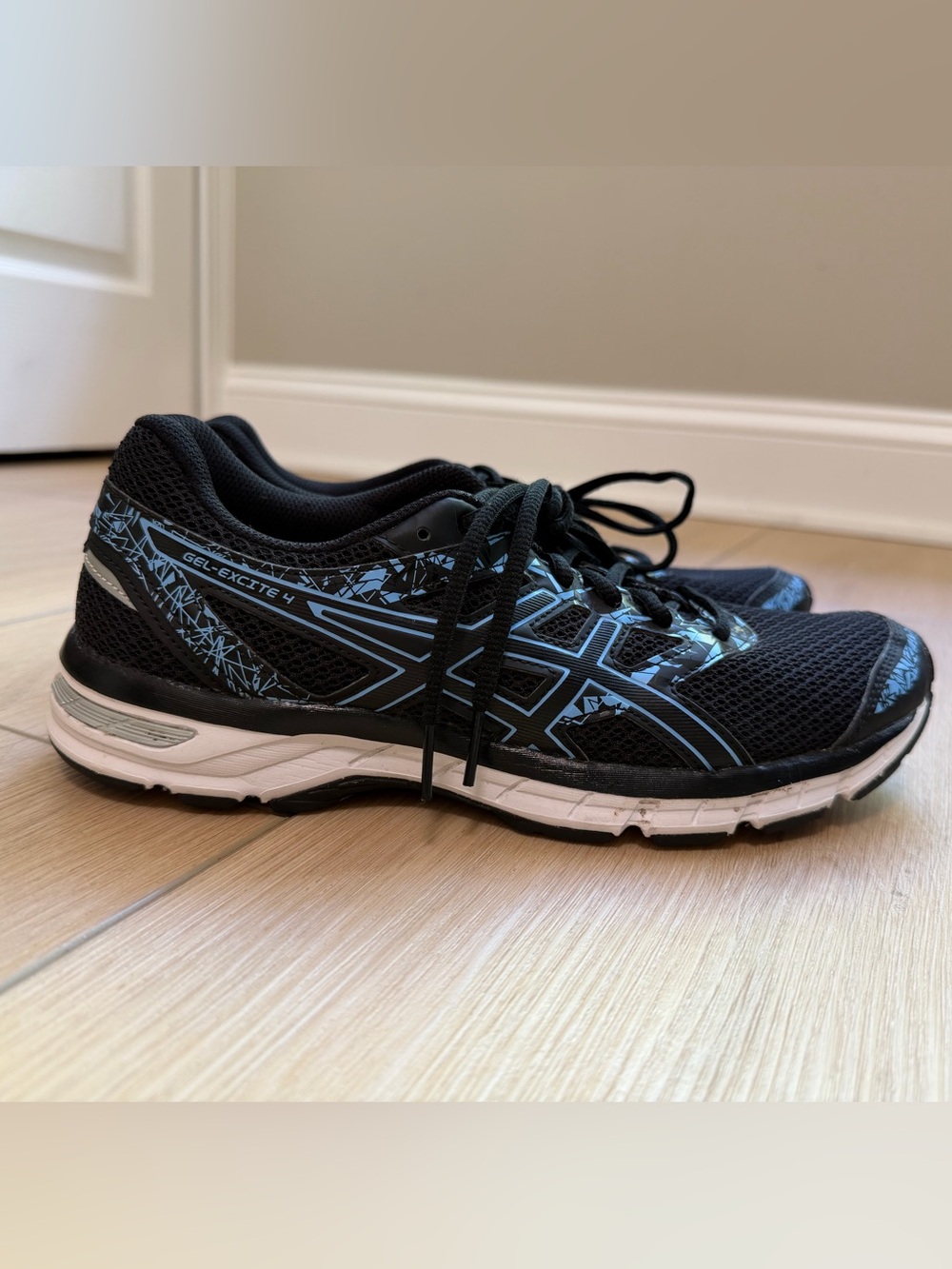 Women’s ASICS Women's Gel-Excite 4 Running Shoes size 8.5